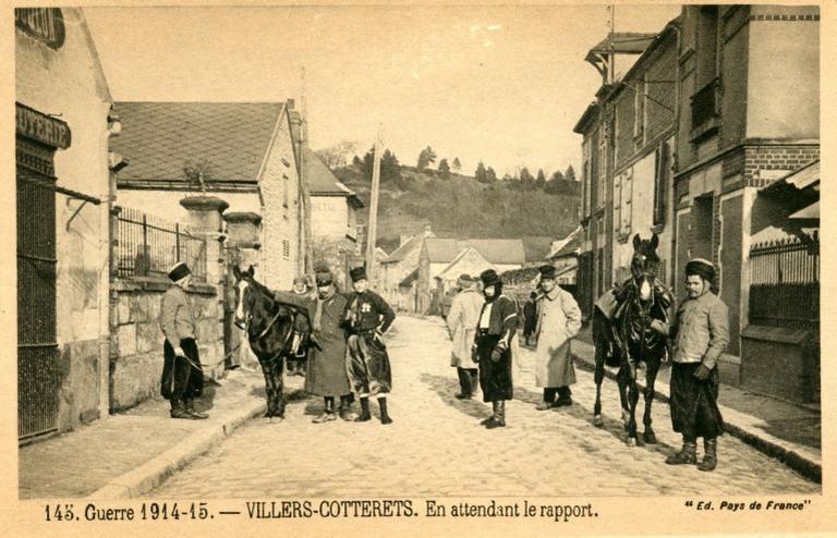 143. Guerre 1914-15. - VILLERS-COTTERÊTS. En attendant le rapport.