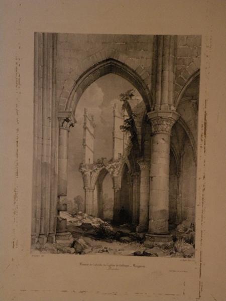 ruines de l'abside de l'église de l'abbaye de Longpont