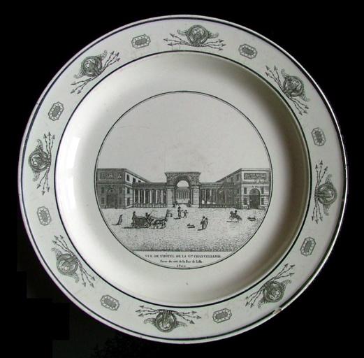 Vue de l'Hôtel de la Gde Chancellerie / prise du côté de la rue de Lille à Paris (titre inscrit)