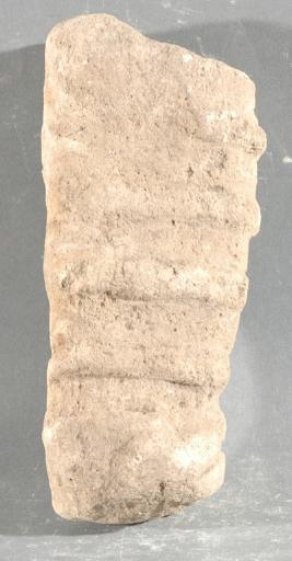 Ex-voto du temple de la forêt d'Halatte, bébé emmailloté