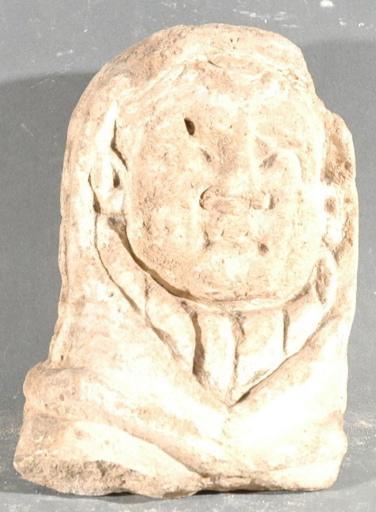 Ex-voto du temple de la forêt d'Halatte, tête d'enfant encapuchonné