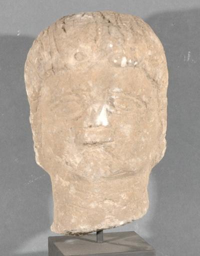Ex-voto du temple de la forêt d'Halatte, tête de femme
