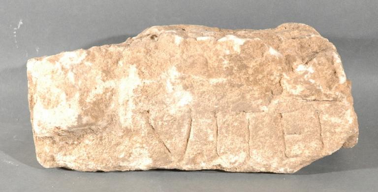 Ex-voto du temple de la forêt d'Halatte, socle gravé