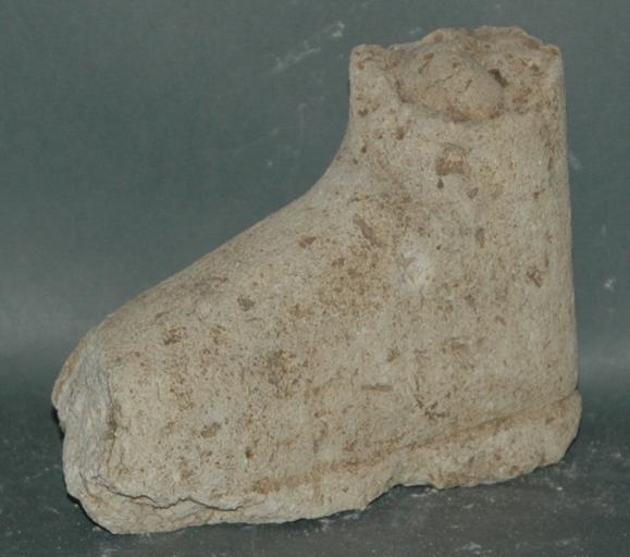 Ex-voto du temple de la forêt d'Halatte, pied chaussé