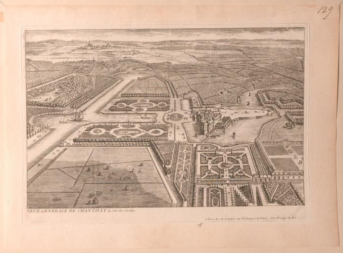 Vue générale de Chantilly du côté des jardins (Oise)