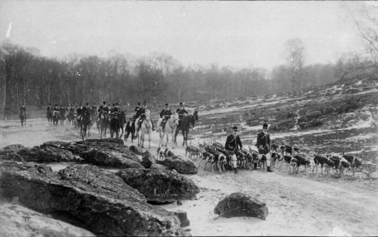 Photographie extraite d'un album de 56 photographies : équipages Chantilly et Par Monts et Vallons