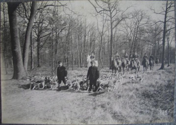 Equipage du duc de Chartres. Veneurs et la meute