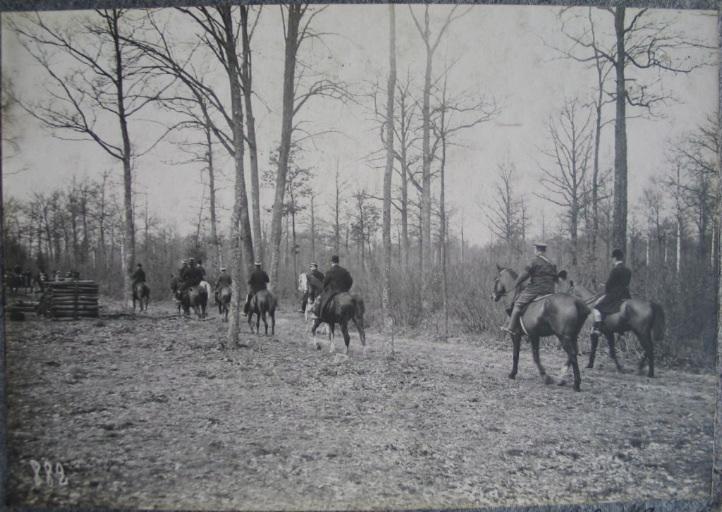 Equipage du duc de Chartres. Veneurs en forêt