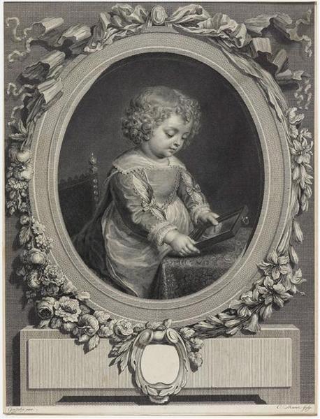 enfant regardant une miniature ; Jeune enfant tenant une miniature