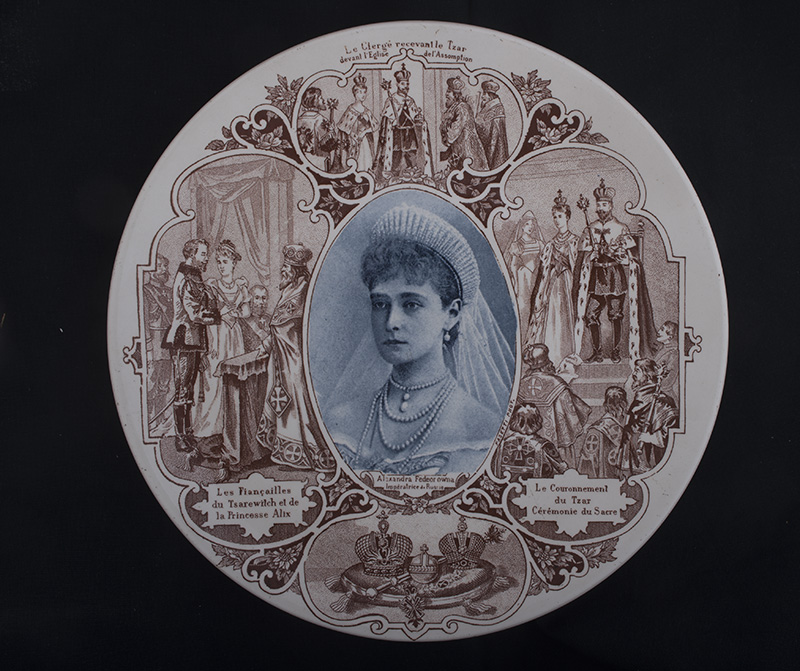 Alexandra Fedeorowna impératrice de Russie. Le clergé recevant le tzar devant l'église de l'assomption. Les fiançailles du tsarévitch et de la princesse Alix. Le couronnement du tzar cérémonie du sacre.