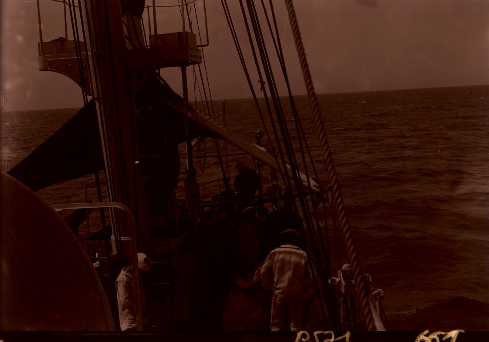 A bord du Redoutable dans la baie d'Along (titre factice)