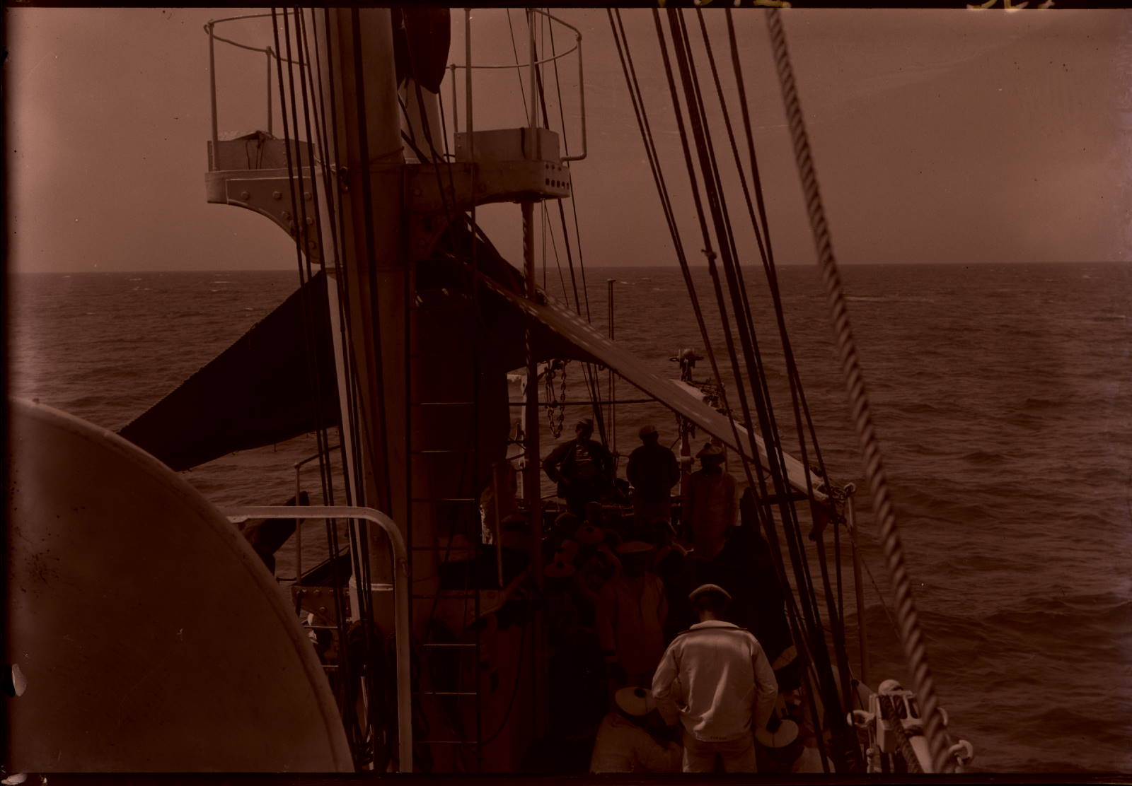 A bord du Redoutable dans la baie d'Along (titre factice)