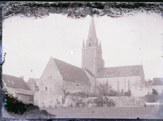 Vue de l'église de Bonnes (Vienne) (titre factice)