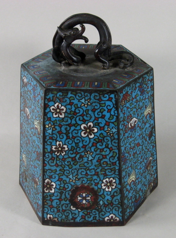 cloche à battant externe