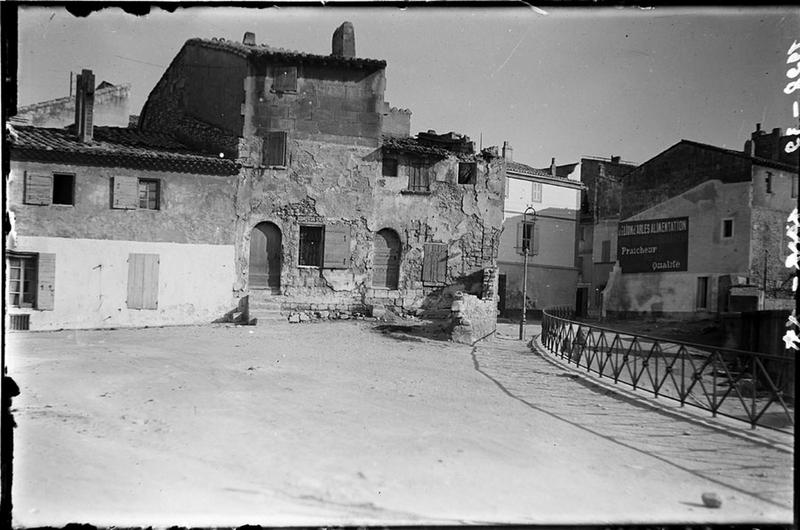 Place Henri de Bornier