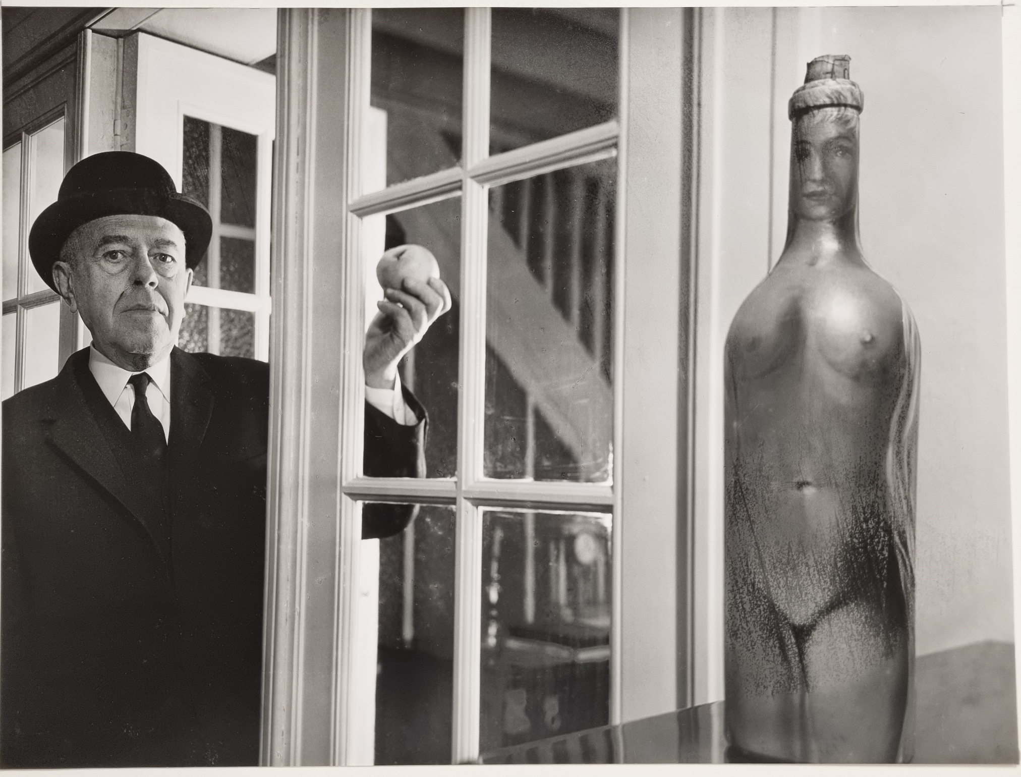 Magritte dans sa maison de Bruxelles