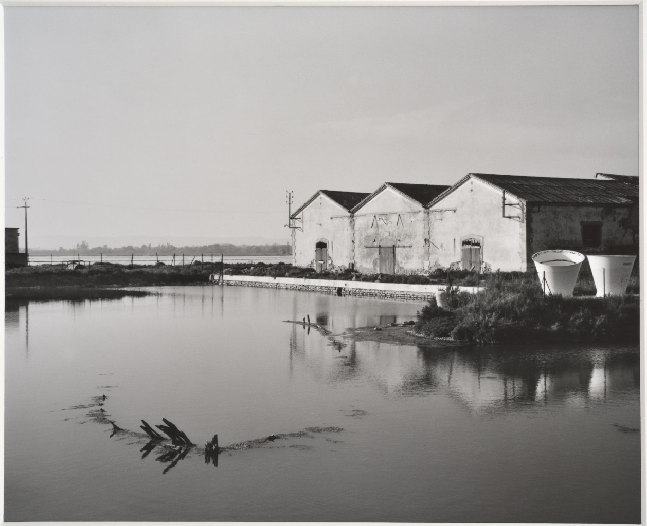 Mai 1995. Bâtiment abandonné des salines de Berre