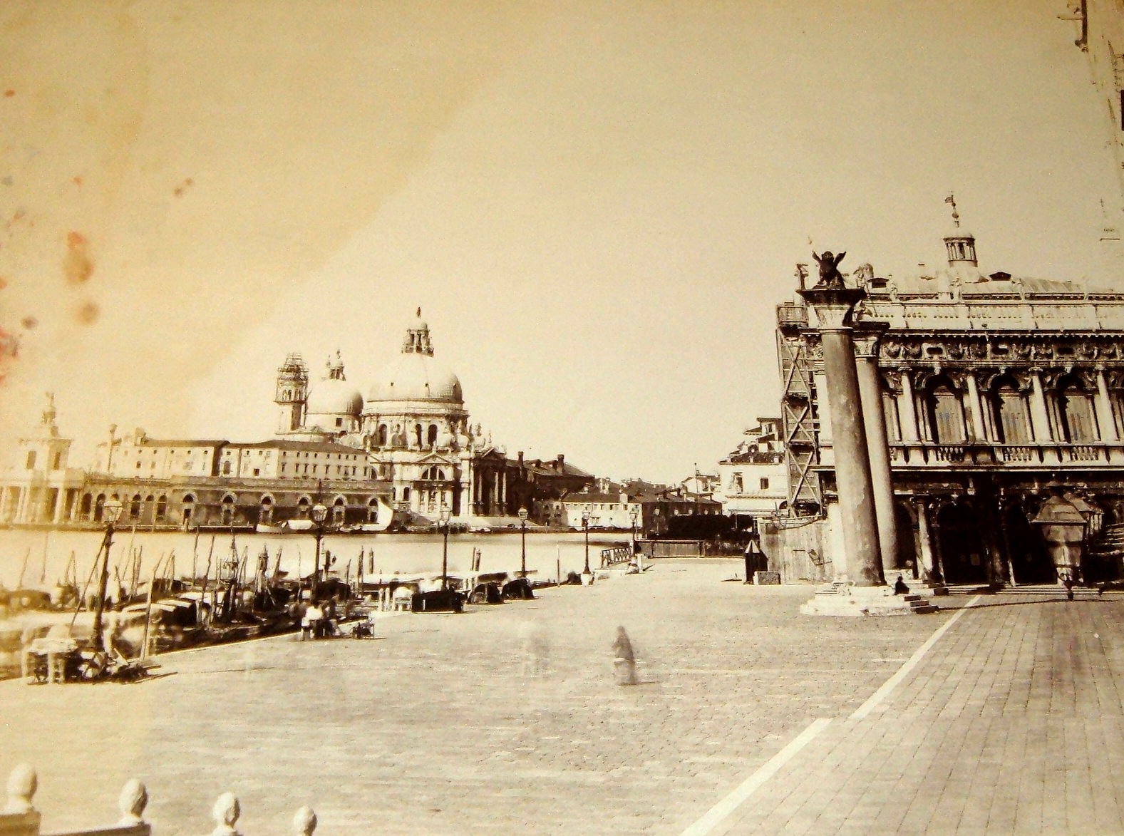 Venise, la Salute vue du pont de Paille