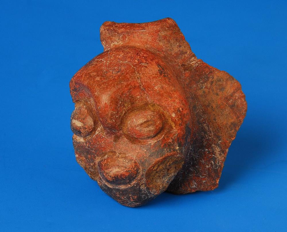 Adorno à tête humaine