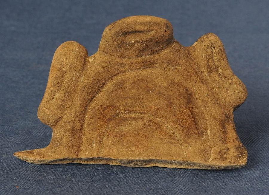 Oreille à traits incisés