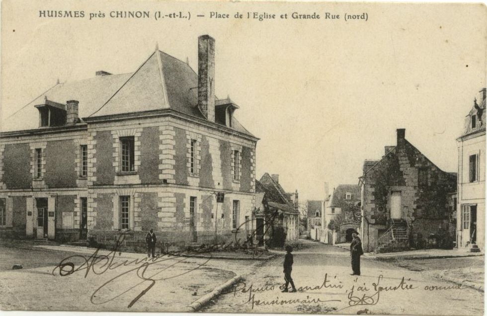 HUISMES près CHINON (I.-et-L.) - Place de l’Église et Grande Rue (nord)