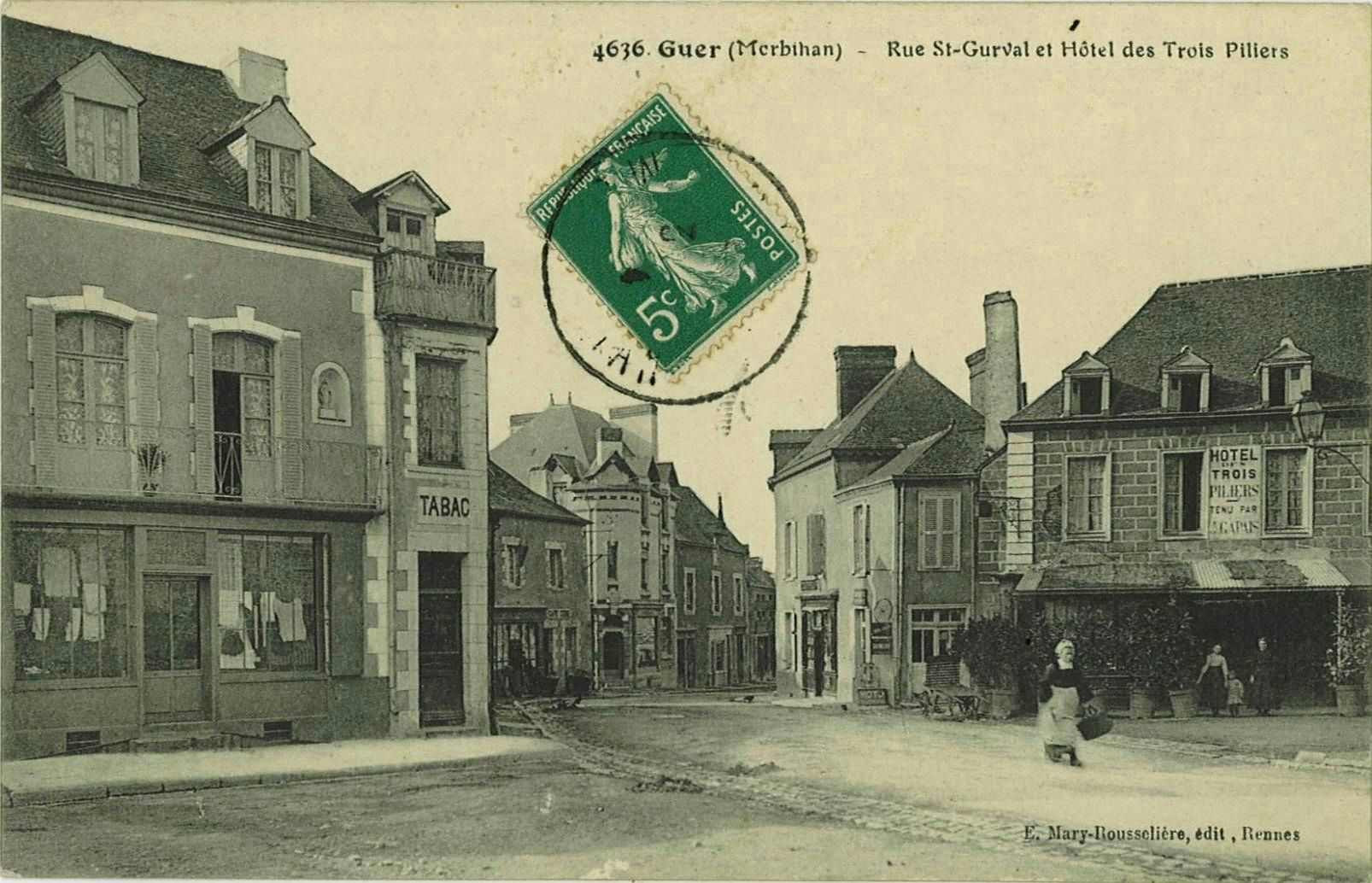 Rue St-Gurval et Hôtel des Trois Piliers