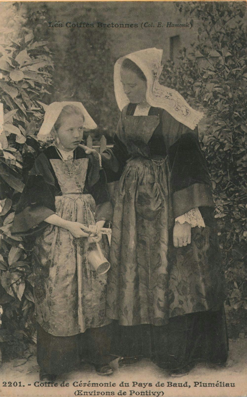 Coiffe de Cérémonie du Pays de Baud – Pluméliau