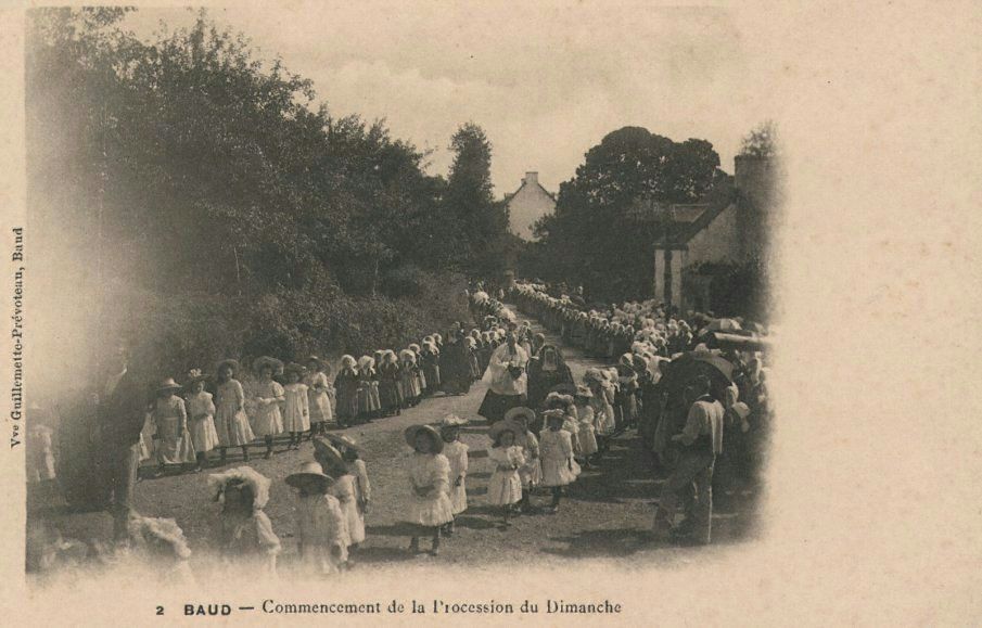 Commencement de la Procession du Dimanche