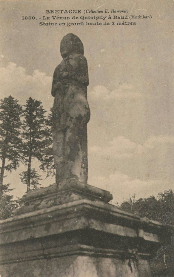 La Vénus de Quinipily à Baud (Morbihan) - Statue en granit haute de 2 mètres