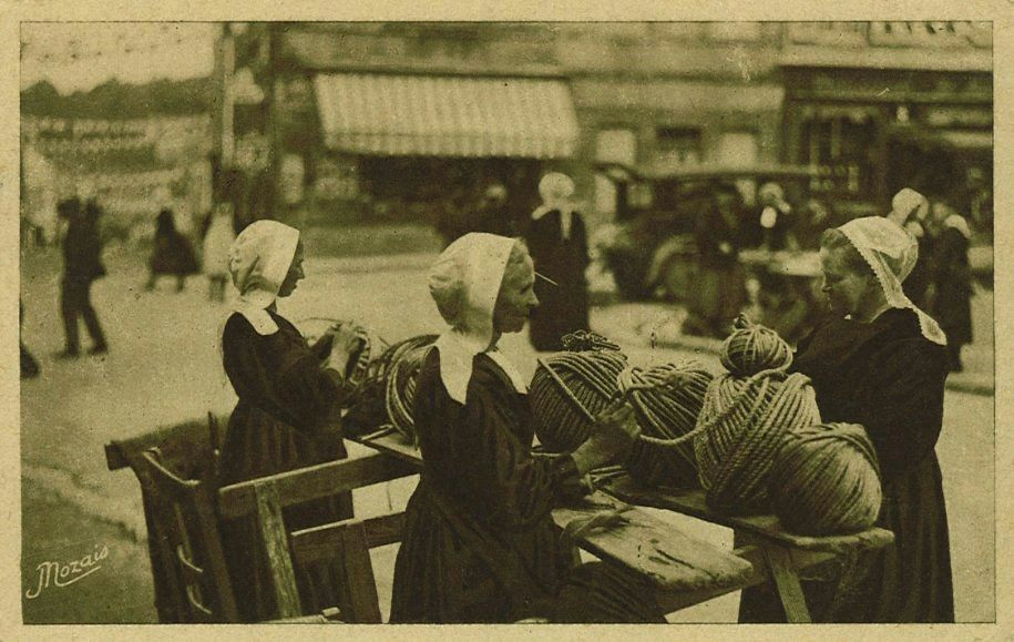 Marchandes de cordes au marché de BAUD