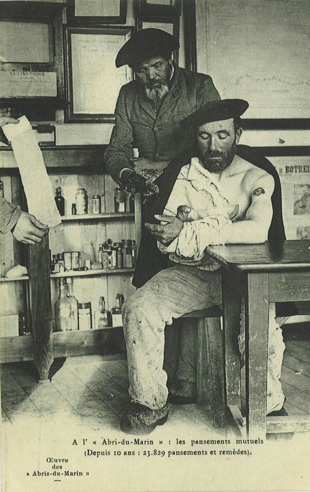 A l'"Abri-du-Marin" : les pansements mutuels (Depuis 10 ans : 23.829 pansements et remèdes)