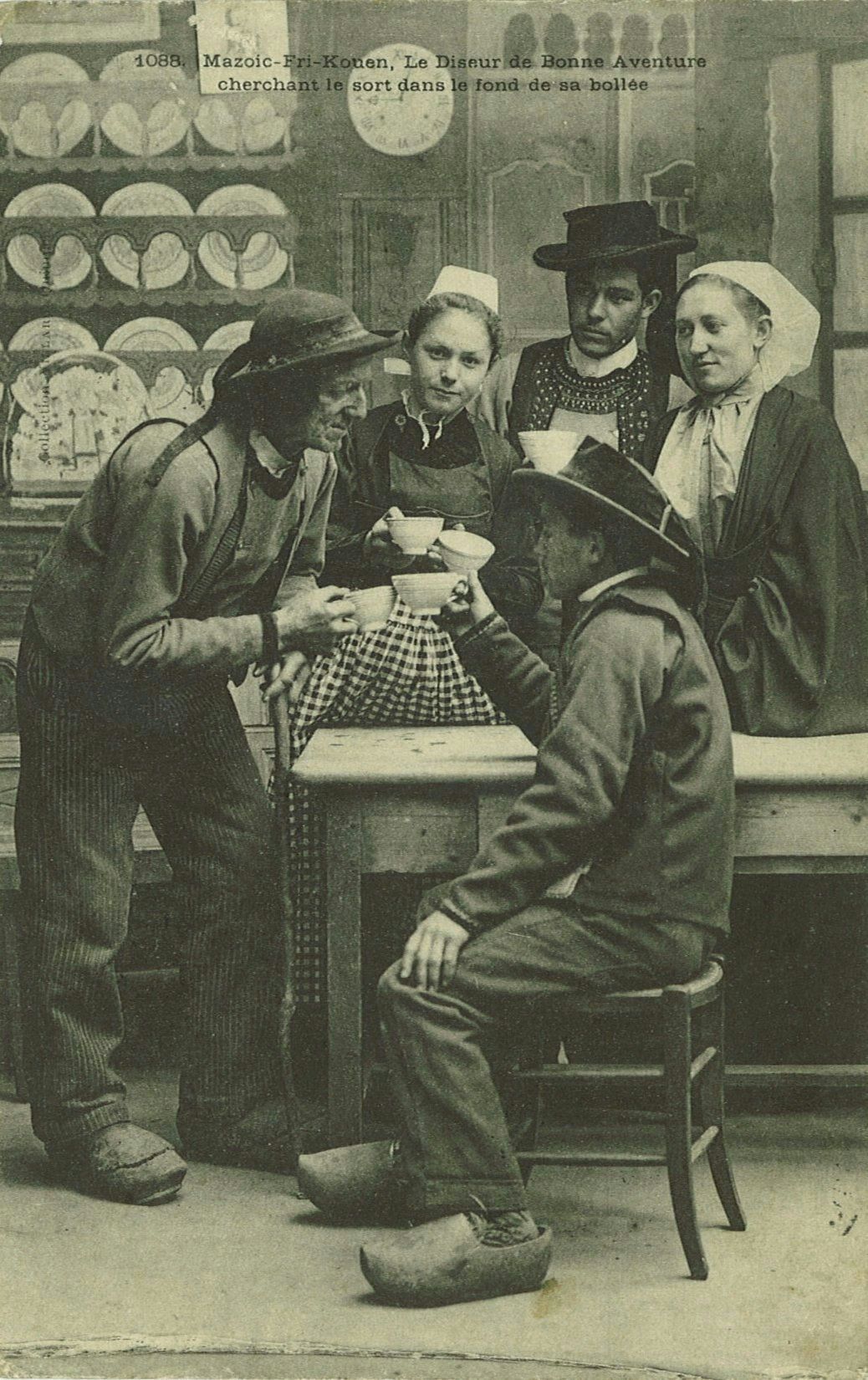 Mazoic-Fri-Kouen Le Diseur de Bonne Aventure cherchant le sort dans le fond de sa bollée