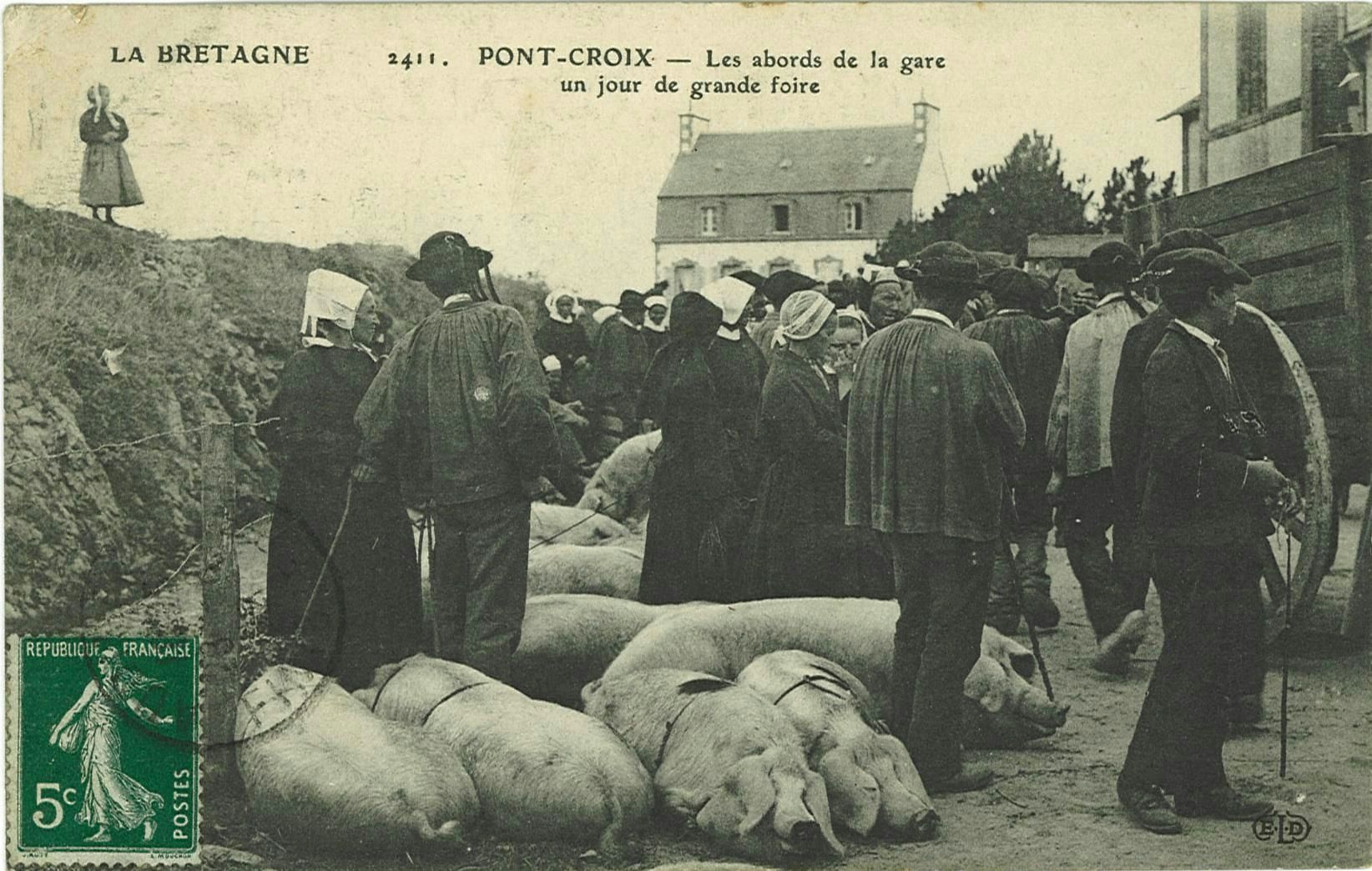 Les abords de la gare un jour de grande foire