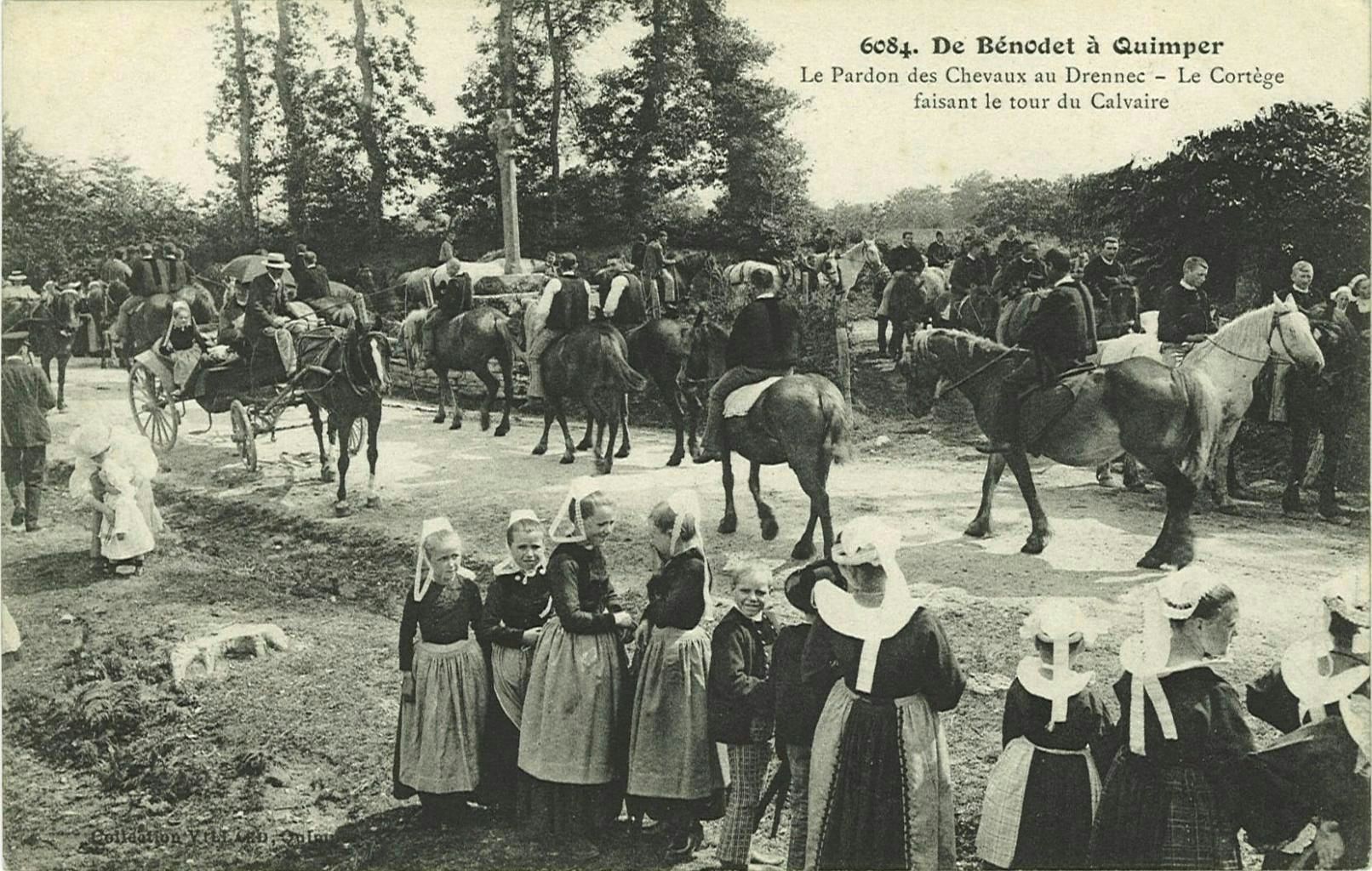 De Bénodet à Quimper - Le Pardon des Chevaux au Drennec - Le Cortège faisant le tour du Calvaire