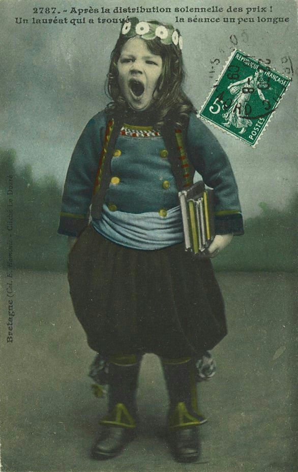 Après la distribution solennelle des prix ! - Un lauréat qui a trouvé la séance un peu longue