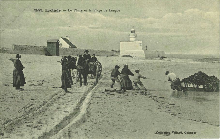 Le Phare et la Plage de Langoz