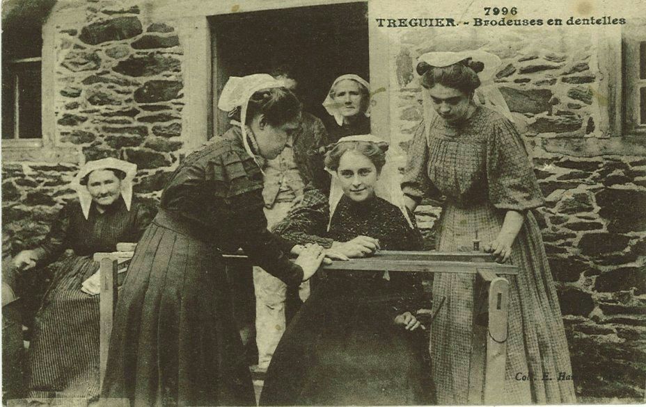 Brodeuses en dentelles