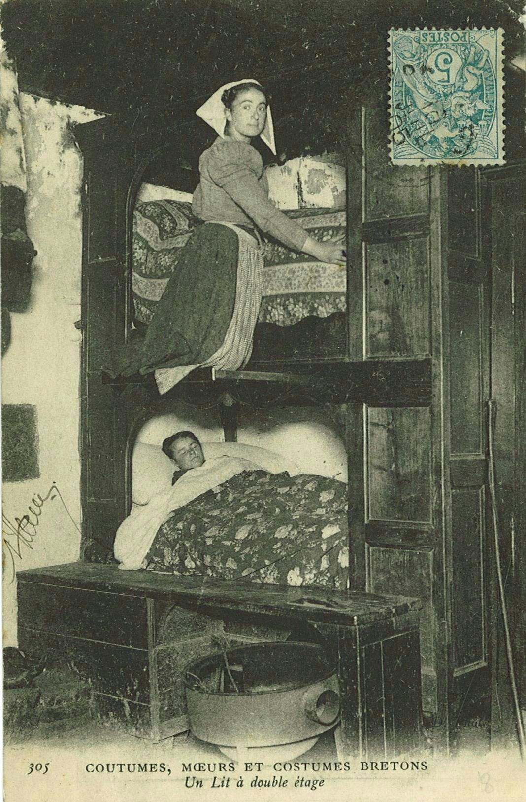 Un Lit à double étage
