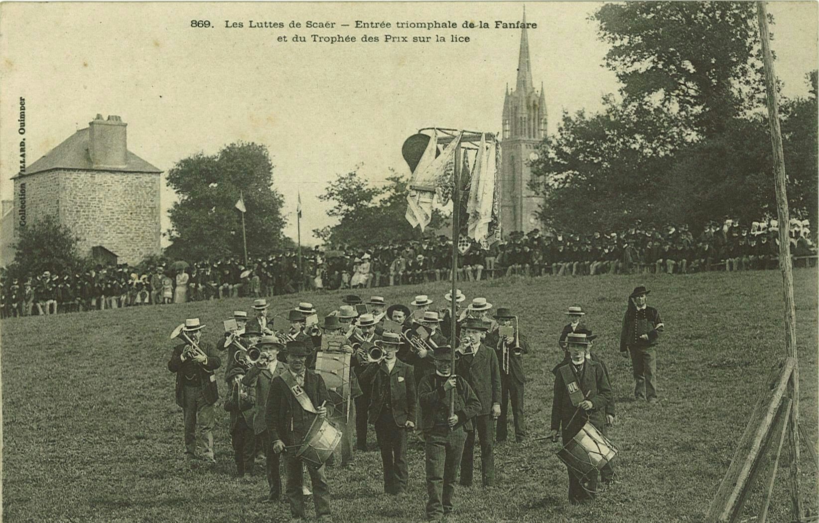 Entrée triomphale de la Fanfare et du Trophée des Prix sur la lice