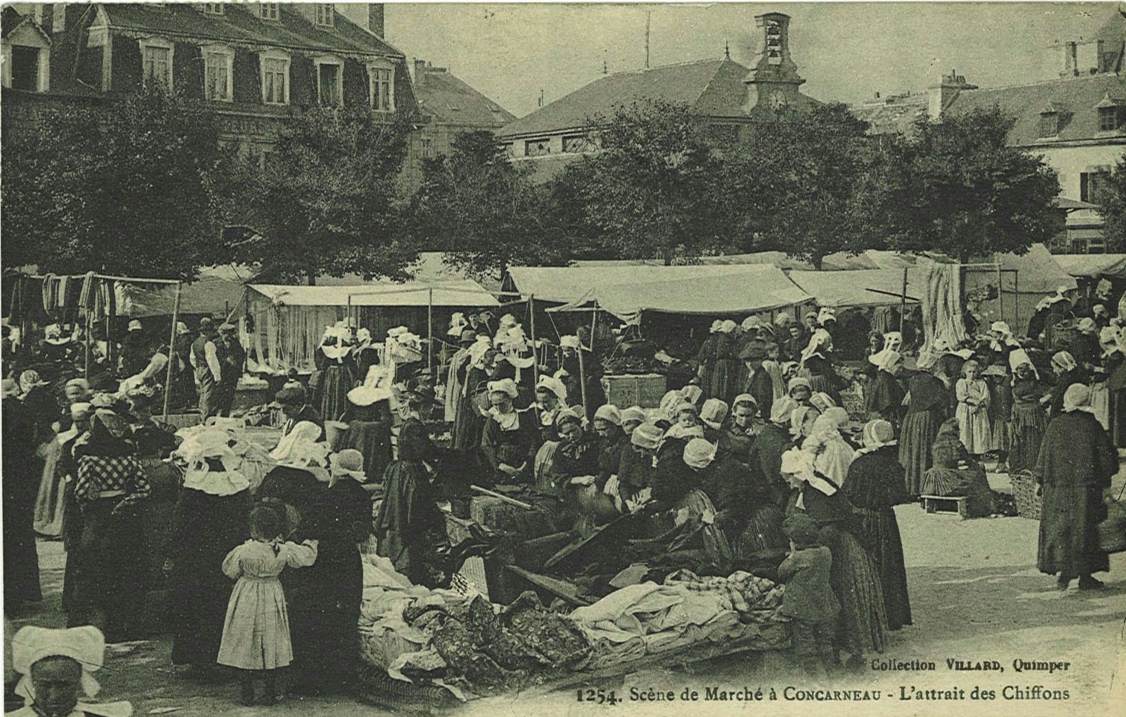 Scène de Marché à Concarneau - L'attrait des Chiffons
