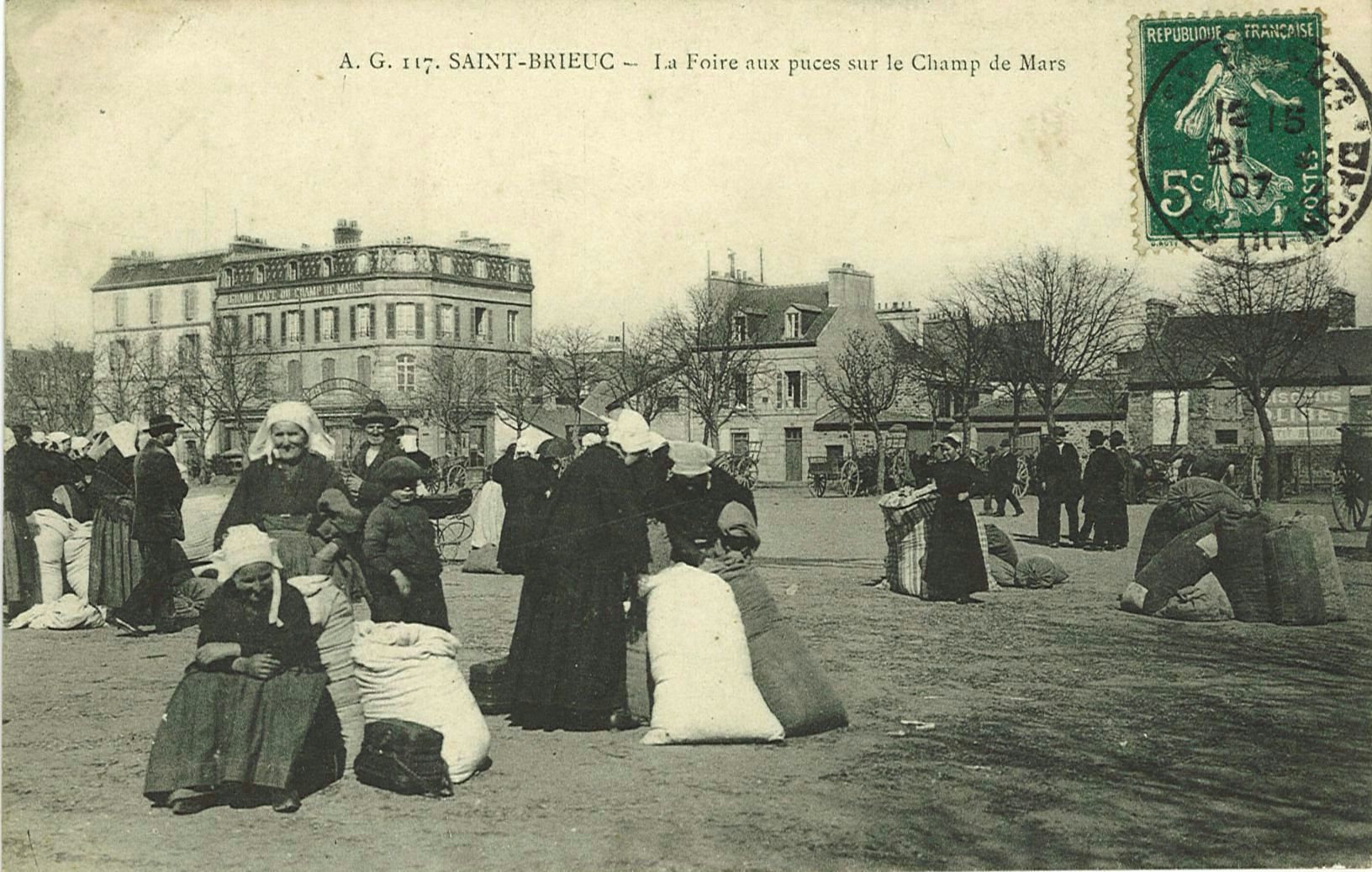 La Foire aux puces sur le Champ de Mars