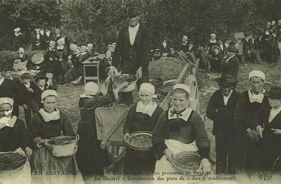 Le Dessert - Distribution des plats de fare traditionnels