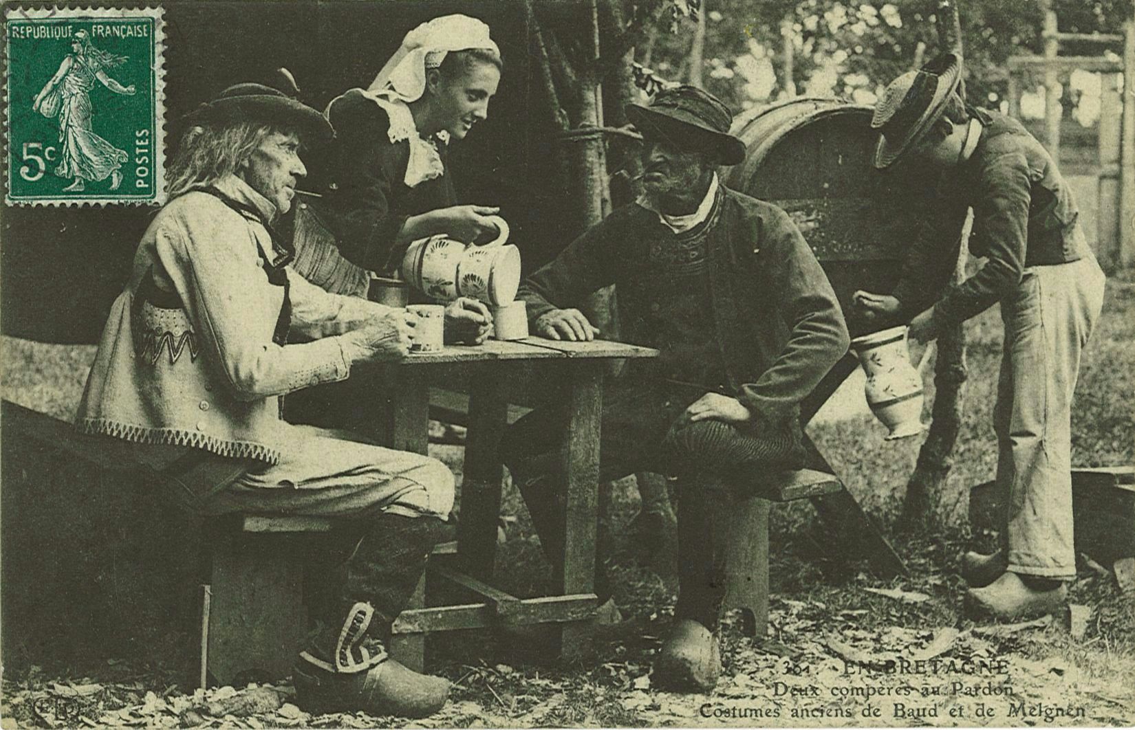 Deux compères au Pardon - Costumes anciens de Baud et de Malgnen