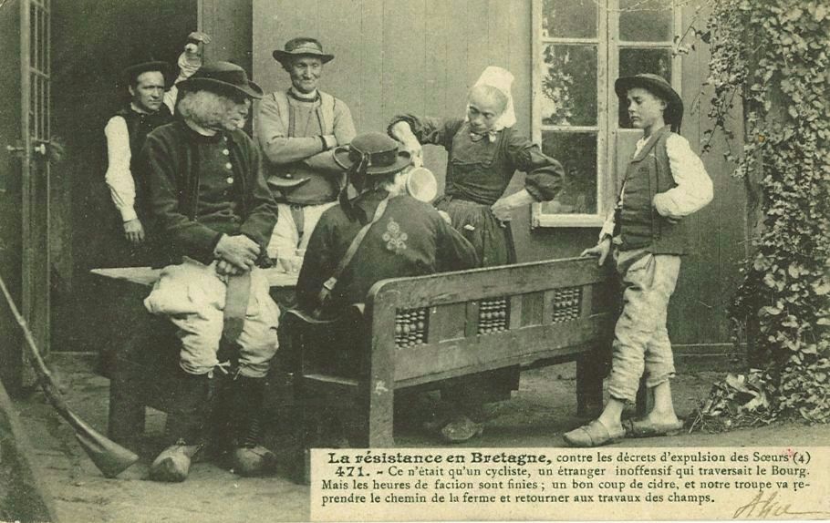 Ce n'était qu'un cycliste un étranger inoffensif qui traversait le Bourg. Mais les heures de faction sont finies ; un bon coup de cidre et notre troupe va reprendre le chemin de la ferme et retourner aux travaux des champs.