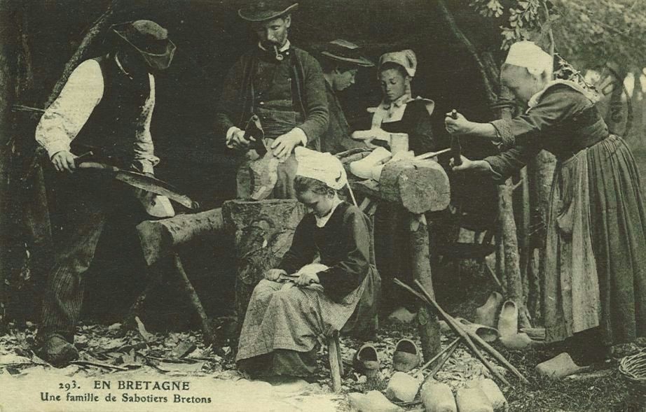Une famille de Sabotiers Bretons