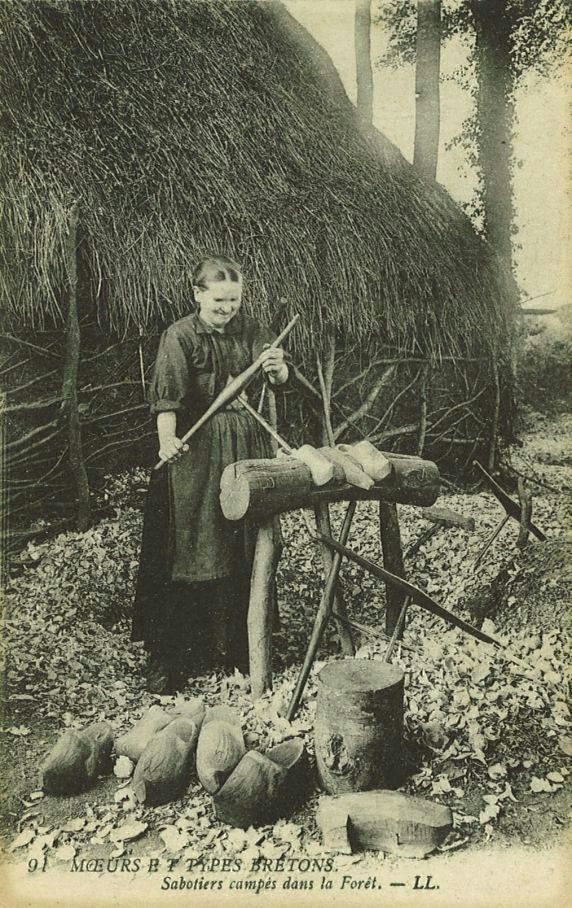 Sabotiers campés dans la Forêt