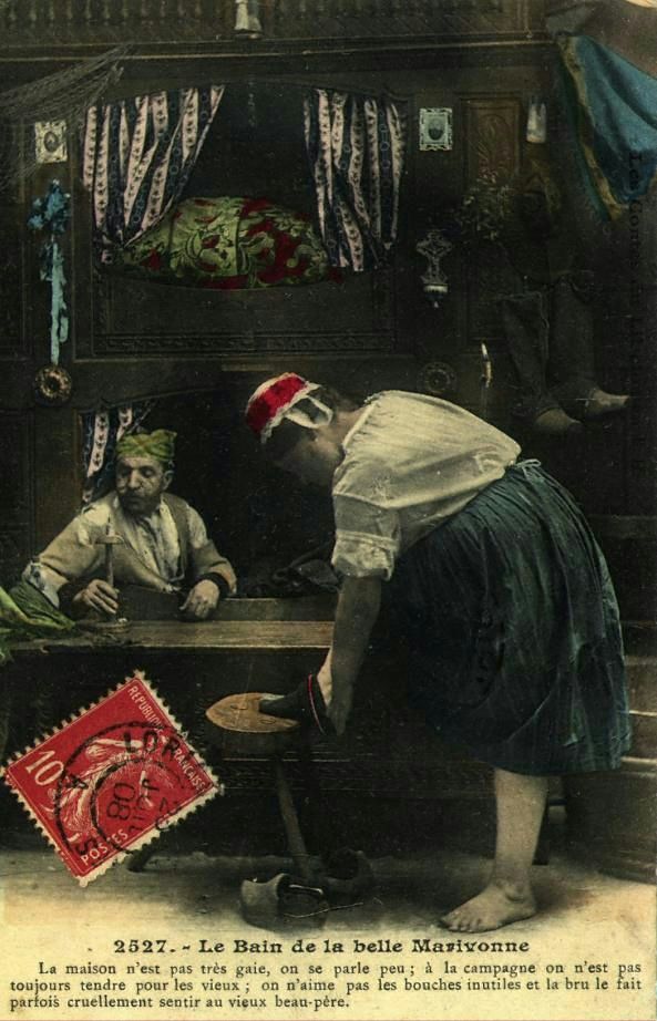 Le Bain de la belle Marivonne - La maison n'est pas très gaie on se parle peu ; à la campagne on n'est pas toujours tendre pour les vieux ; on n'aime pas les bouches inutiles et la bru le fait parfois cruellement sentir au vieux beau-père