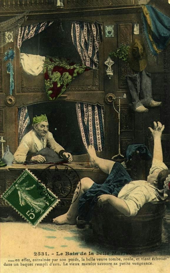 Le Bain de la belle Marivonne - ... en effet entraînée par son poids la belle veuve tombe roule et vient échouer dans un baquet rempli d'eau. Le vieux matelot savoure sa petite vengeance.