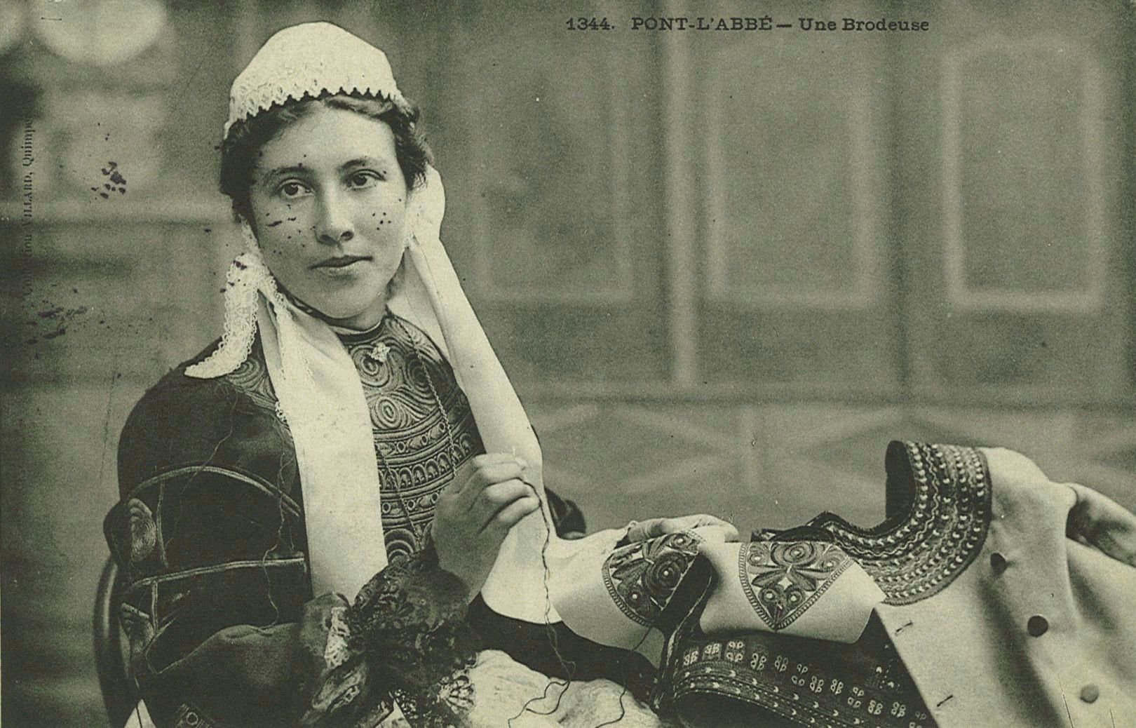 Une Brodeuse
