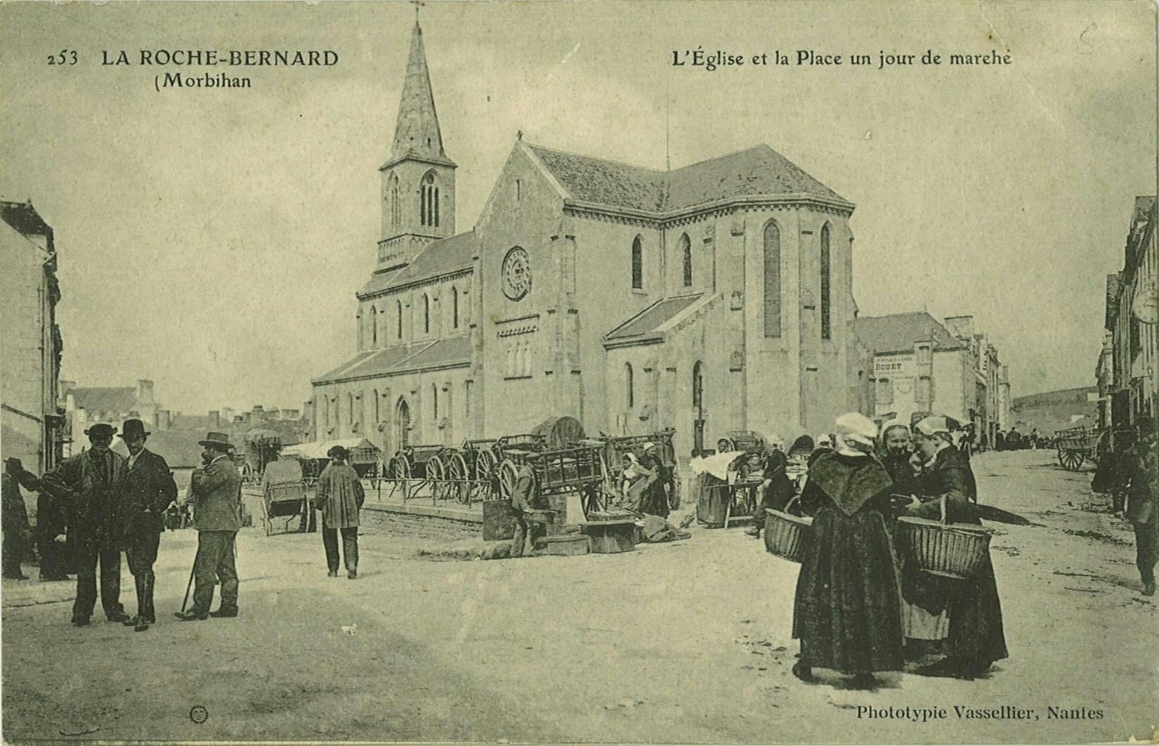 L'Eglise et la Place un jour de marché